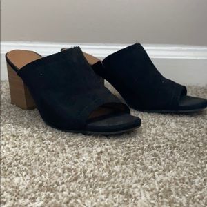 Universal Thread Black Faux Suede Open Toe Mule